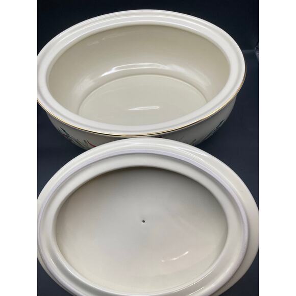 Lenox Winter Greetings Lidded Casserole Serving Dish 2QT Cardinal 870601 9.75" - Picture 7 of 14